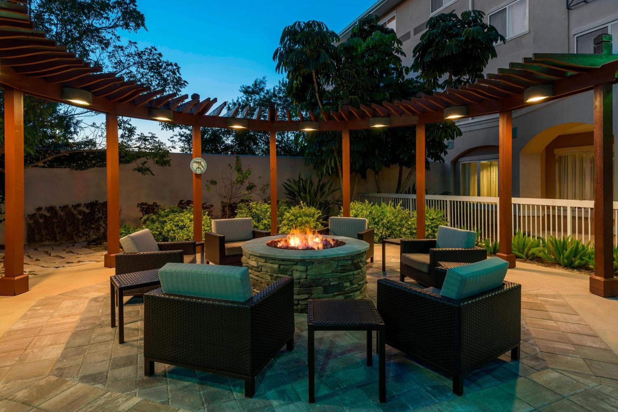 Courtyard Fort Myers At I-75 And Gulf Coast Town Center Estero Esterno foto